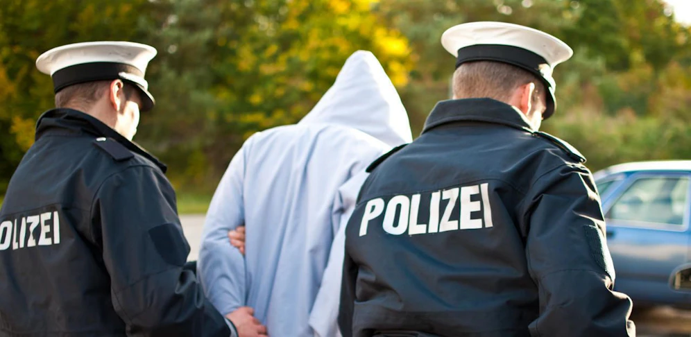 Jugendliche wurden gestellt und danach angezeigt (Symbolbild). 