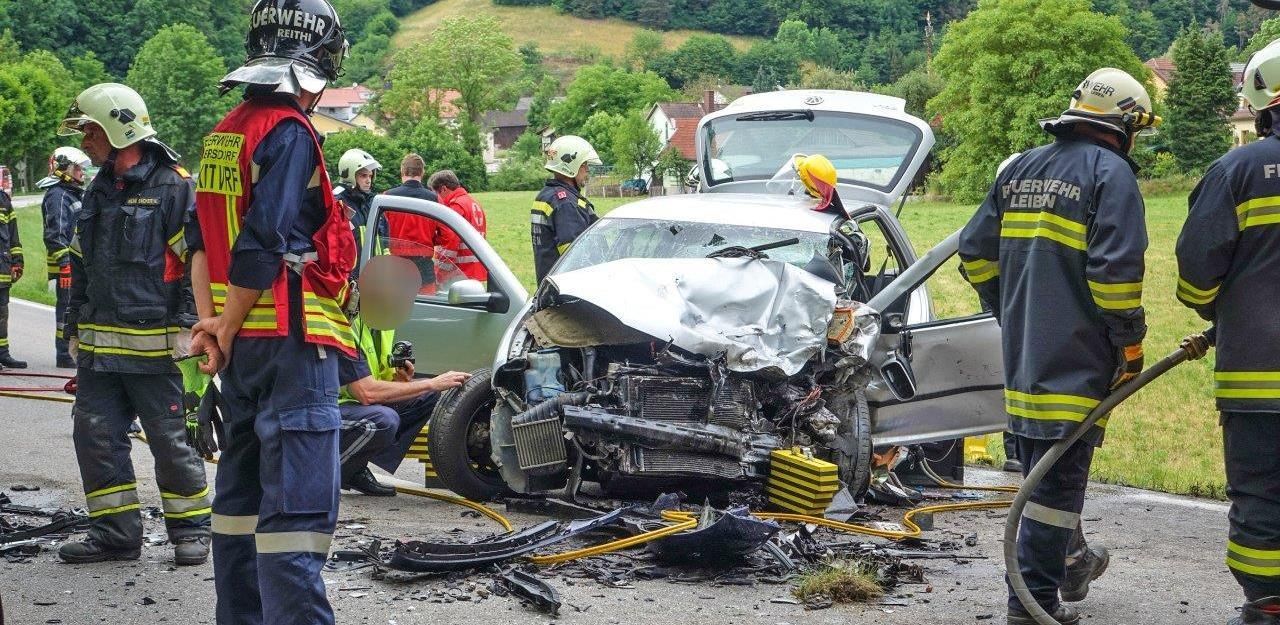 Unfall Mit Kind: Drei Verletzte Bei Frontalcrash | Heute.at