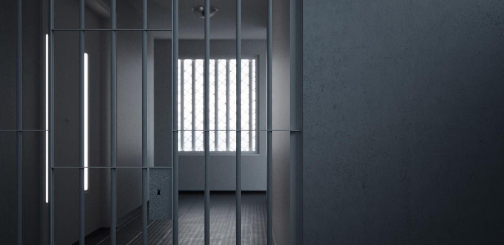 Ein Insider erzählt: "Ein Insasse hat im Raum, wo Teller, Gläser und Besteck gewaschen werden, alles vollgekotzt." (Symbolbild)