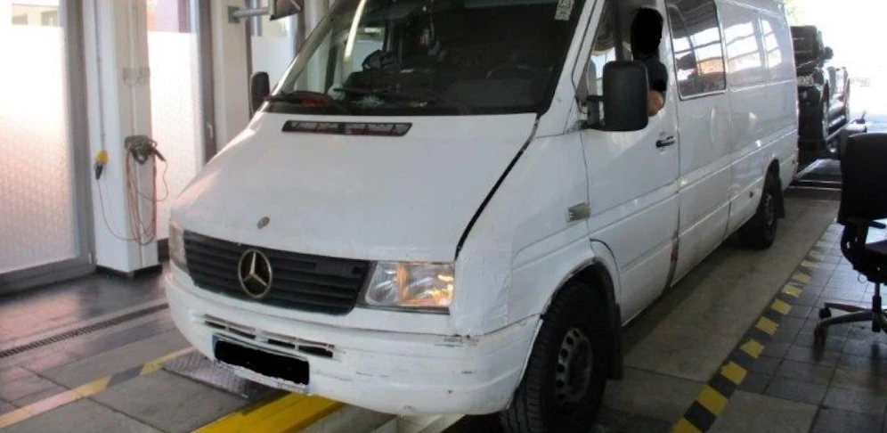 Der Lkw war kurz davor auseinander zu fallen. 