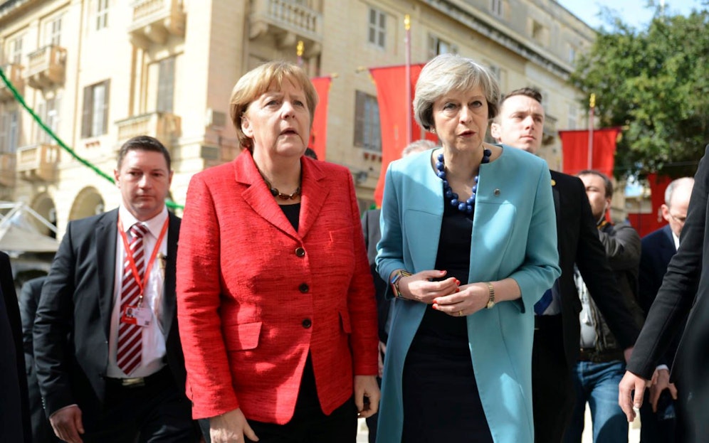 Deutschlands Kanzlerin Angela Merkel mit der britischen Premierministerin Theresa May. Credit: Picturedesk