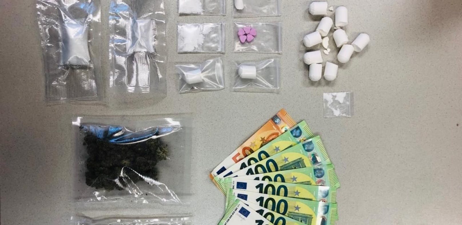 Kokain, Cannabis und Ecstasy wurde in der Wohnung entdeckt.