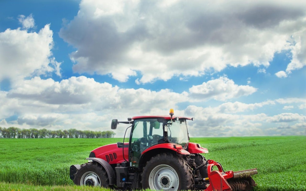 Der Landwirt wurde von einem Traktor überrollt und lebensgefährlich verletzt.