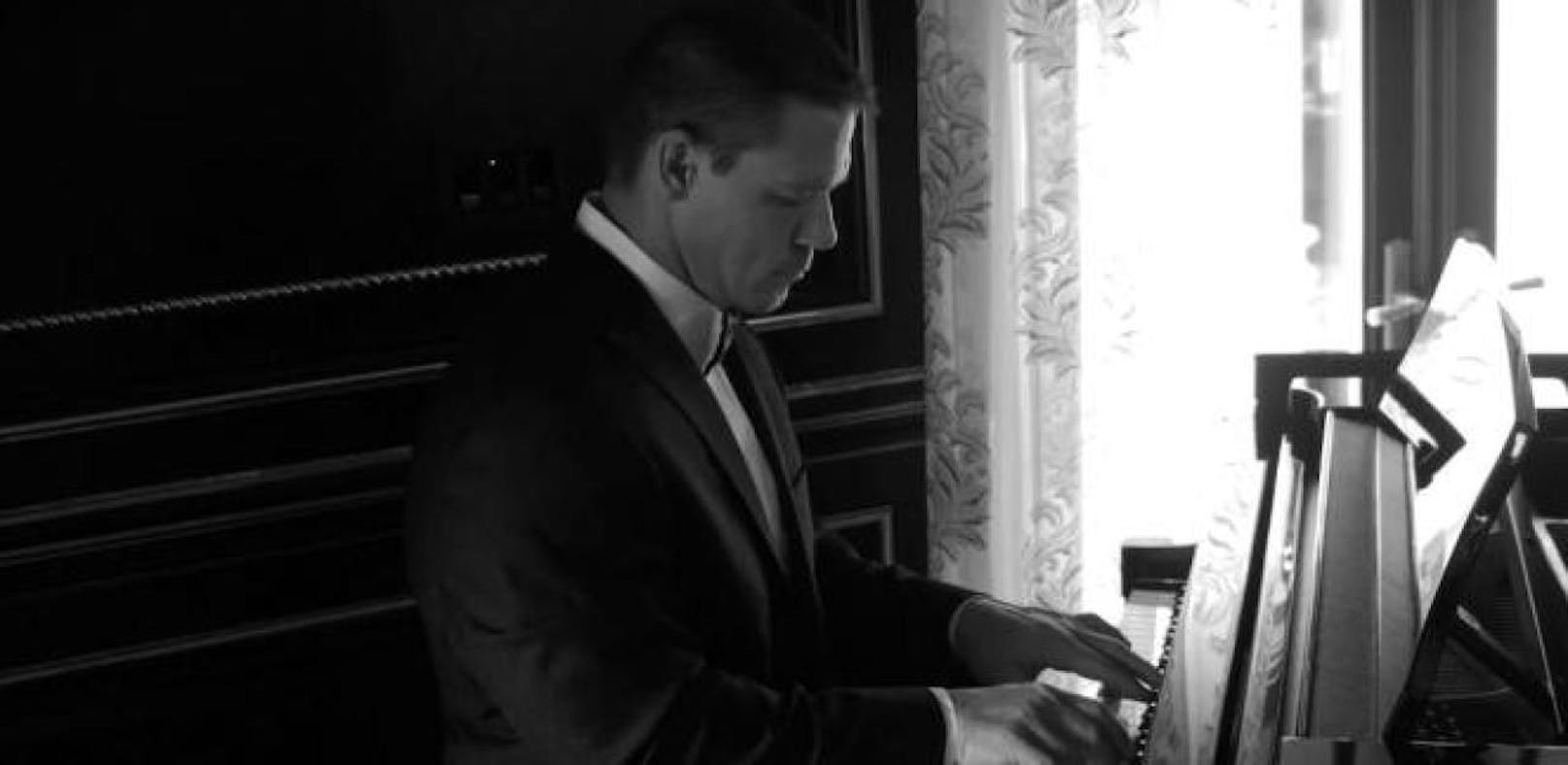 WWE-Star John Cena setzt sich für Fans ans Klavier