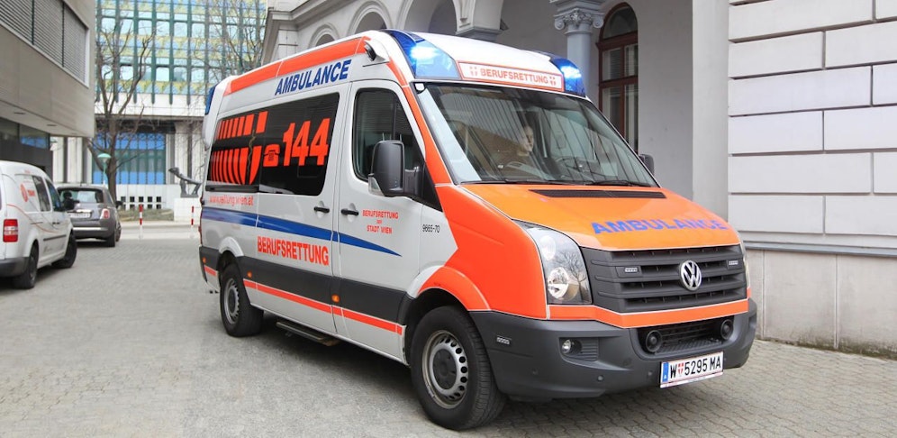 Die Wiener Berufsrettung kümmerte sich um das verletzte Mädchen.