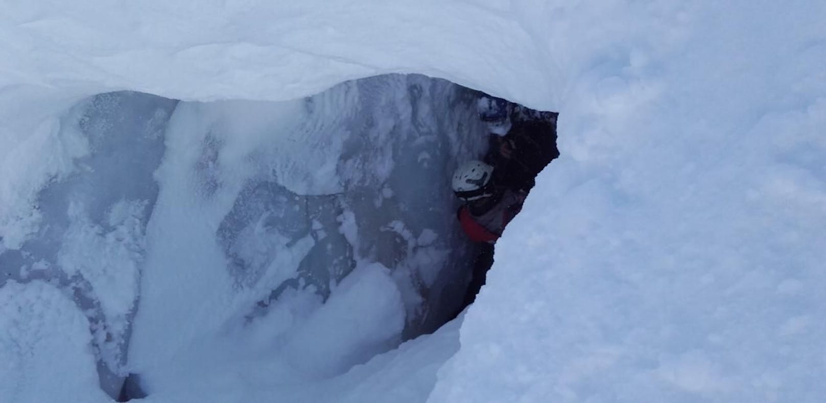 Wienerin (23) überlebt Sturz in Gletscherspalte