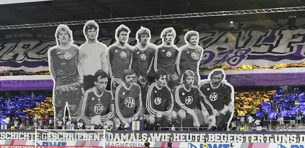 Beim Liga-Auftakt in der neuen Generali-Arena huldigten die Austria-Fans den Klub-Legenden mit einer Choreo.