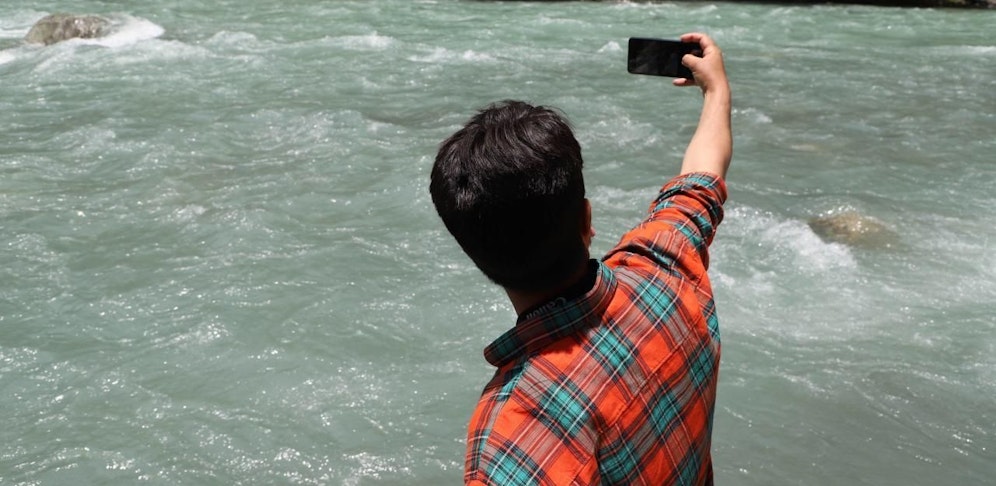 Bei dem Selfie-Versuch in Indien kamen vier Personen ums Leben.