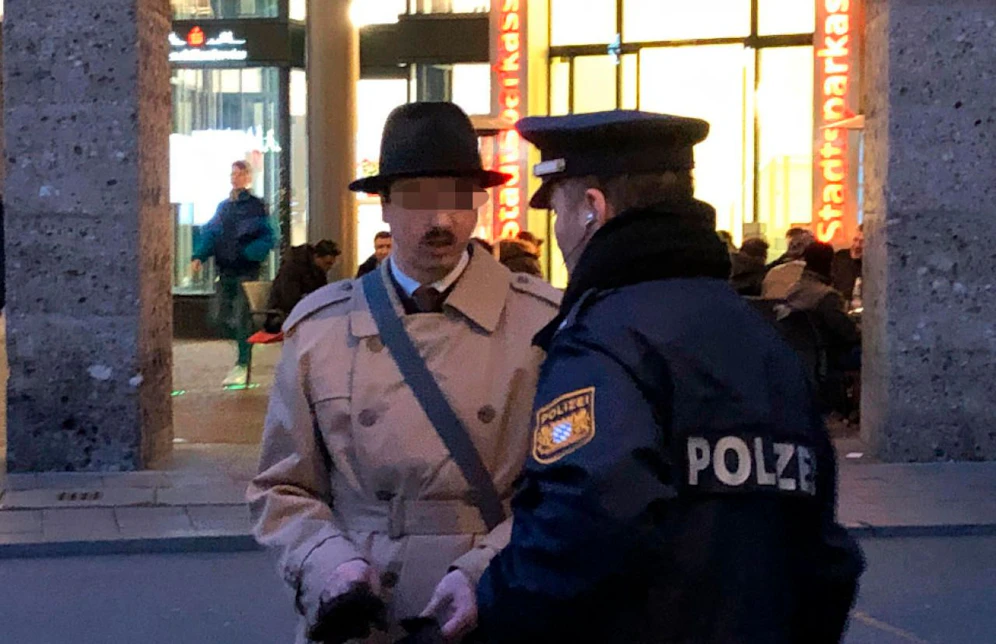 Im Februar 2017 marschierte "Harald Hitler" in Braunau auf. Nun tauchte er in München auf. 
