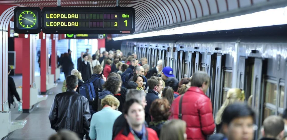 U-Bahn Zug der Linie U1  in der Station Reumannplatz. Johannes Zinner