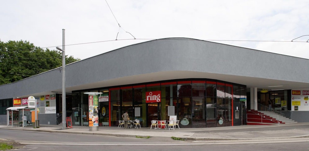 Auf dem Einkaufszentrum in Auwiesen werden Wohnungen gebaut.