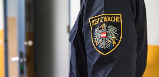 Es soll bald mehr Justizwache-Beamte geben. Ministerin Zadic startet eine Job-Offensive.