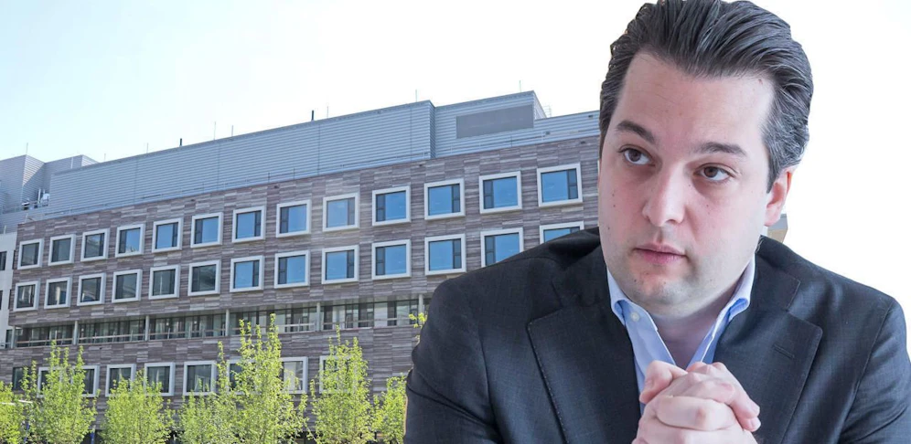 Dominik Nepp vor Spital SMZ Ost: Geheilte Patienten sollen von Beschränkungen ausgenommen sein. 