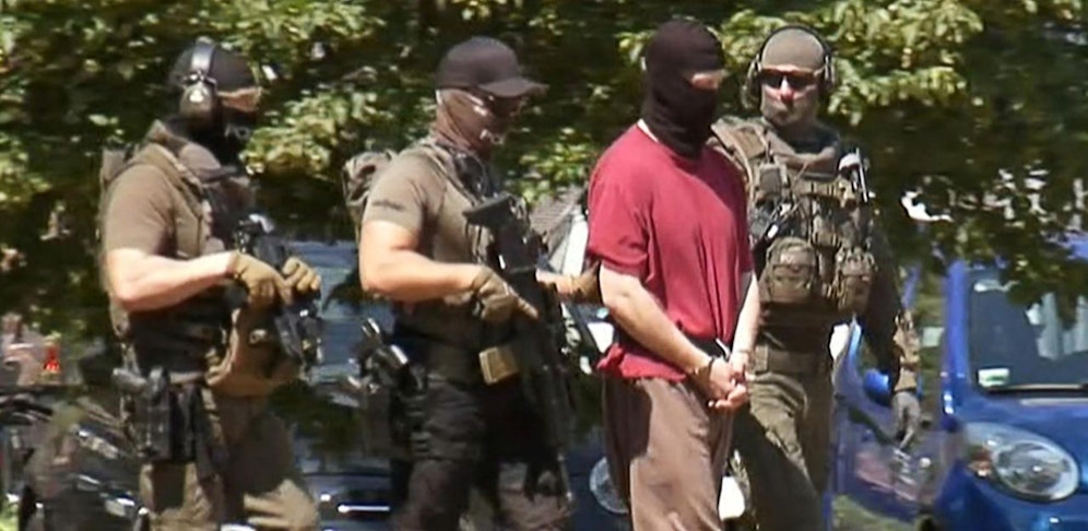 Neonazi Stephan E. und Elitepolizisten. 