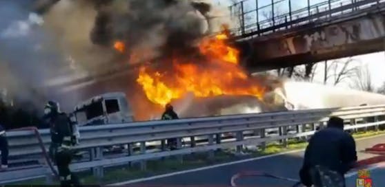 Unfall auf A 21 fordert sechs Tote.