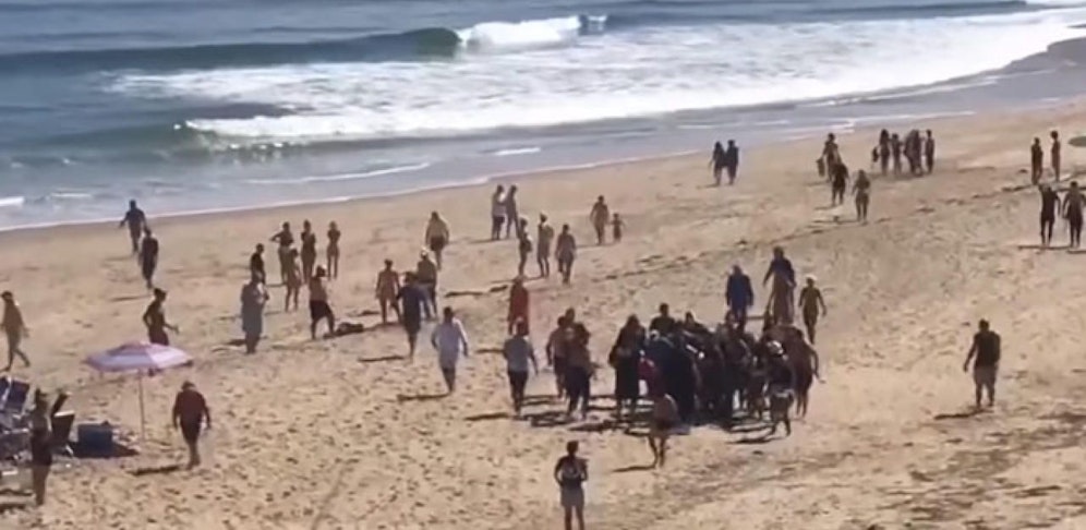 Hier wird der verletzte 26-Jährige abtransportiert.