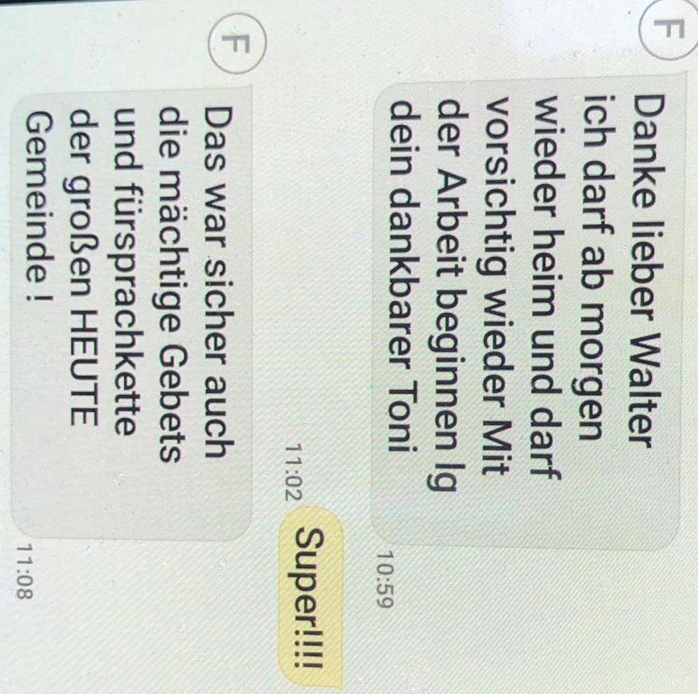 Toni Faber kündigt "Heute"-Redakteur per SMS seine Genesung und Entlassung an.