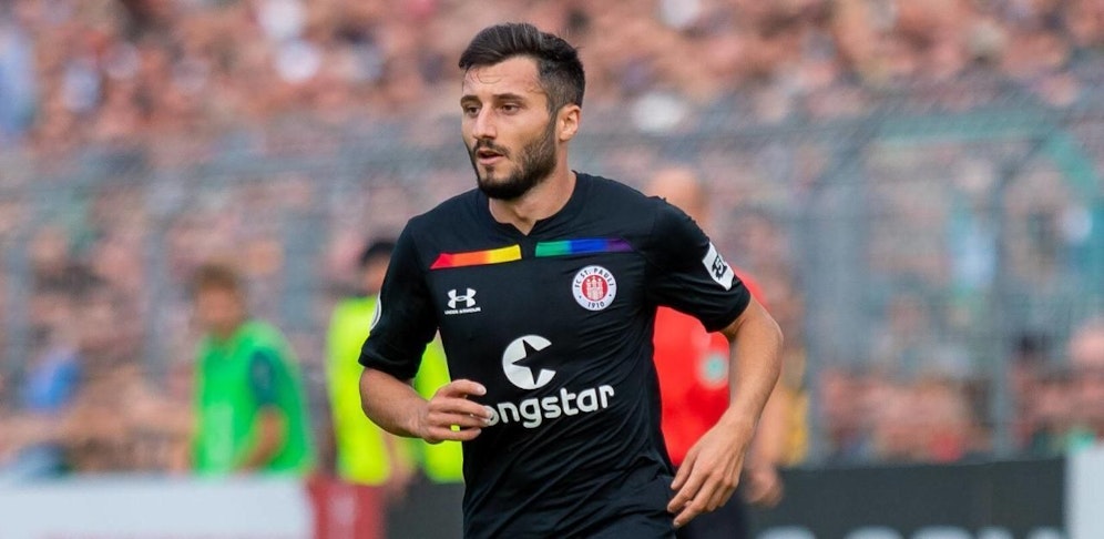 Cenk Sahin steht bei den eigenen Fans in der Kritik.