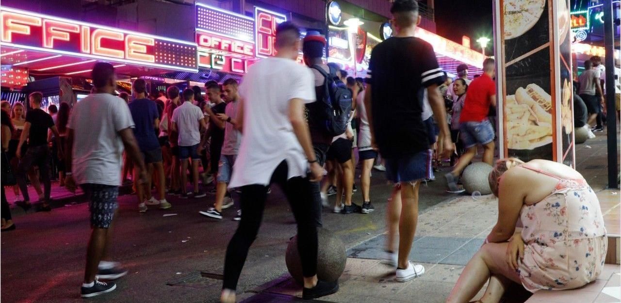 Hotels werfen Party-Gäste auf Mallorca aus Zimmern - News | heute.at