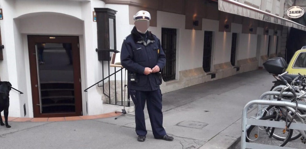 Parksheriff rief die Polizei. 