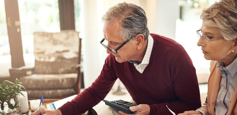 Pensionist ist über verlustreiche Lebensversicherung verärgert: Nach 10 Jahren ist sie nur noch 550 Euro wert.