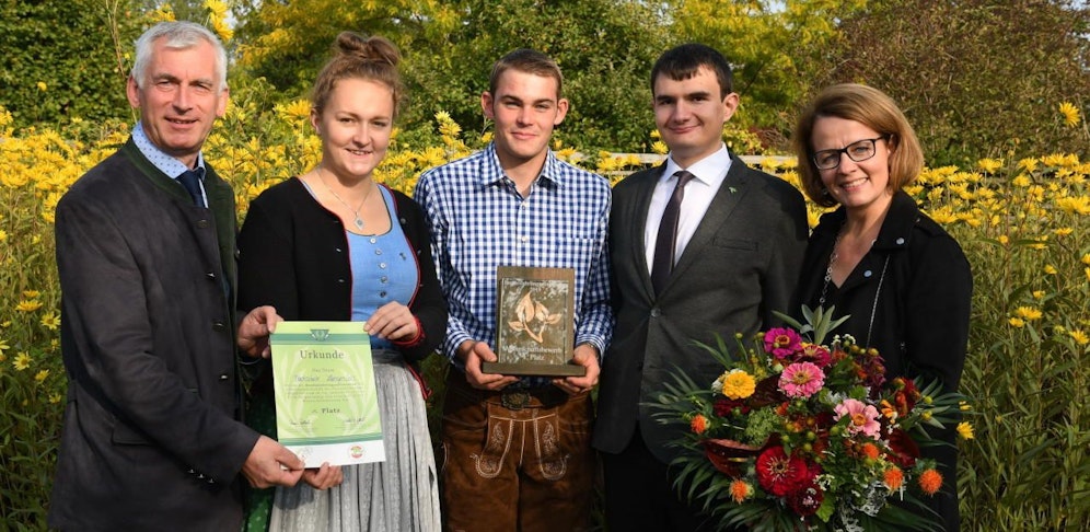 Bildungs-Landesrätin Christiane Teschl-Hofmeister (r.) gratuliert gemeinsam mit Fachschuldirektor Franz Fuger den frisch gekürten Gartenbau-Champions Viktoria Pirker, Manuel Zemlika, Roman Gattermann bei der Garten Tulln.