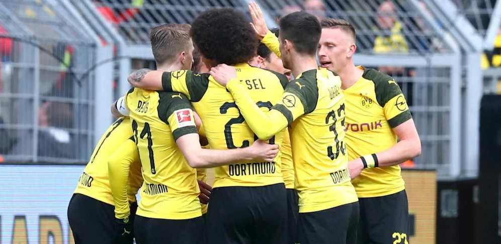 Skandal in Dortmund! Ein Feuerzeug traf Jadon Sancho beim Torjubel am Auge.
