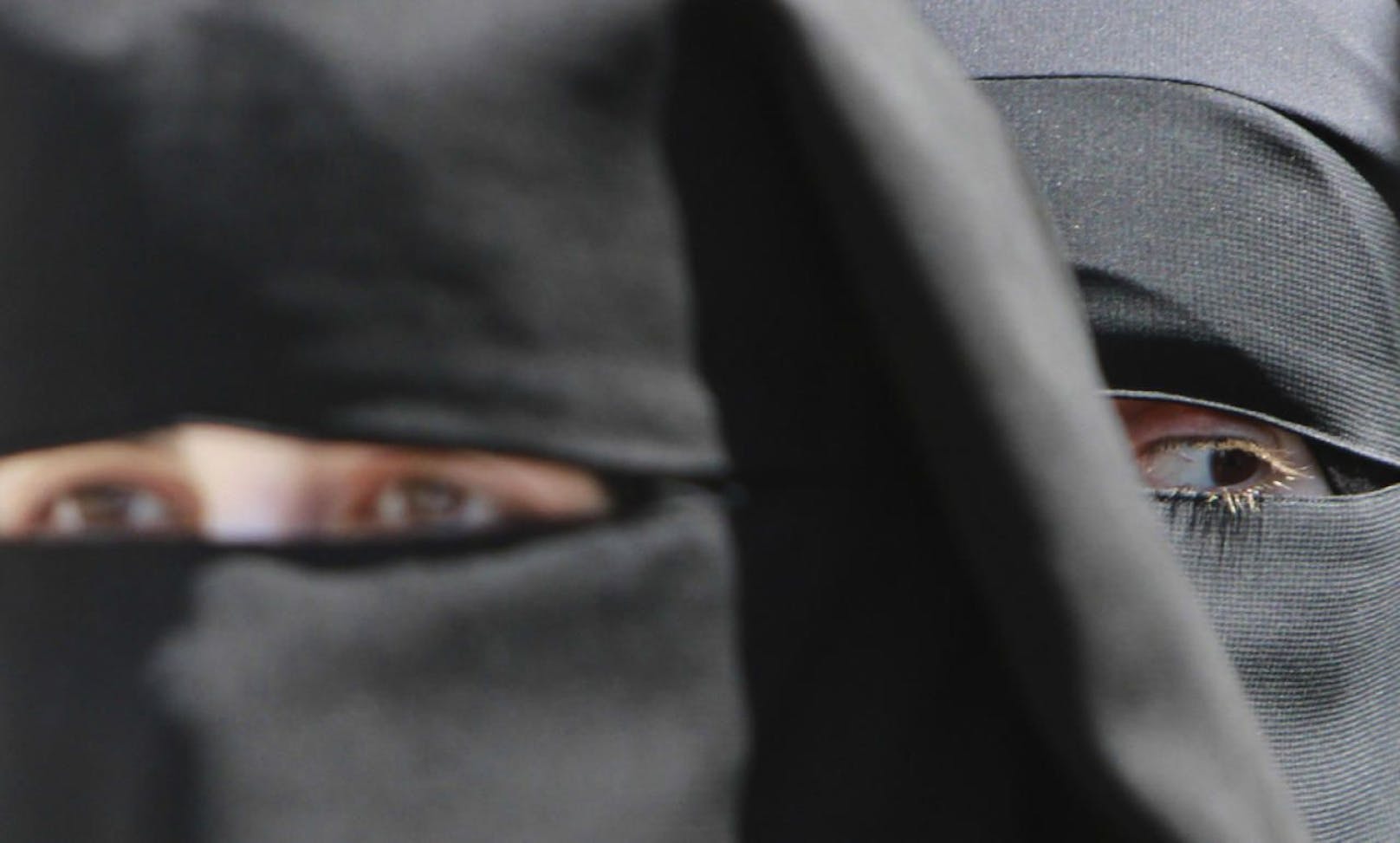 In Deutschland darf eine Schülerin mit einem Niqab - lässt nur die Augen frei - in den Unterricht.