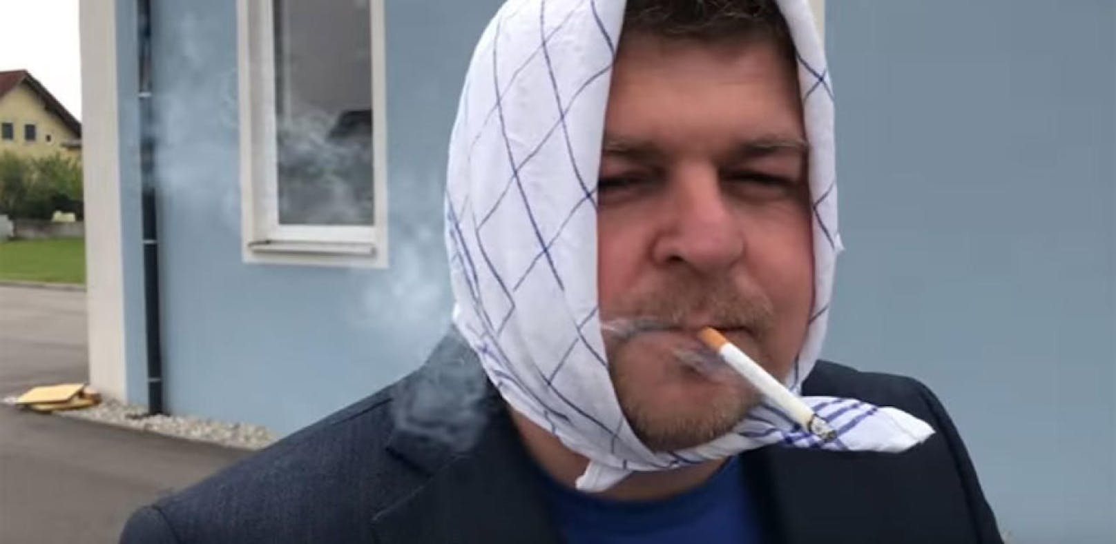 Video: FPÖ zeigt sich mit Kopftuch und Zigarette