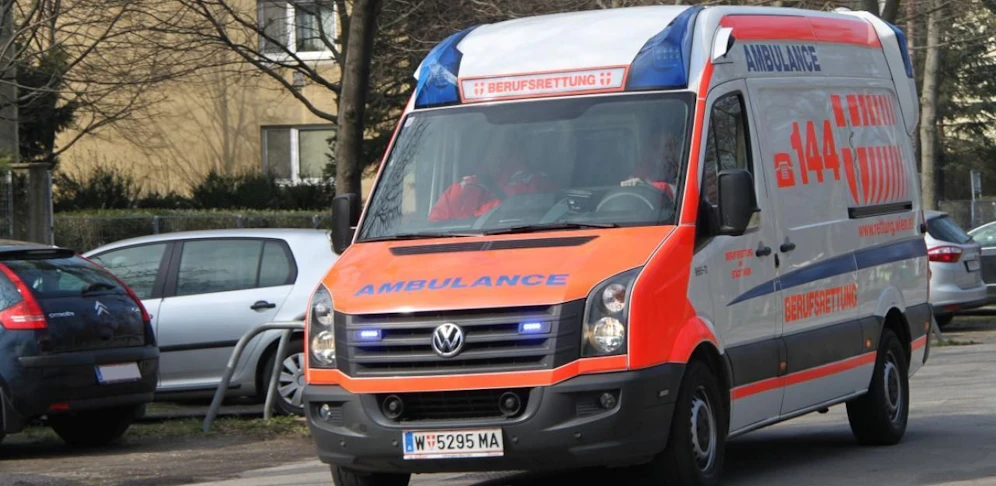 Das Kind wurde in ein Krankenhaus gebracht.