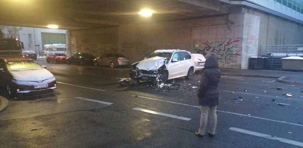 Ein BMW verunfallte in der Früh auf der Jedleseer Straße.