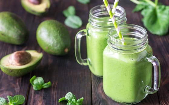 Die Food-Bloggerin ist nicht die erste, die den gewöhnungsbedürftigen Smootie-Trend mitmacht. Kim Kardashian hat angegeben, auch Plazenta-Smoothies konsumiert zu haben.