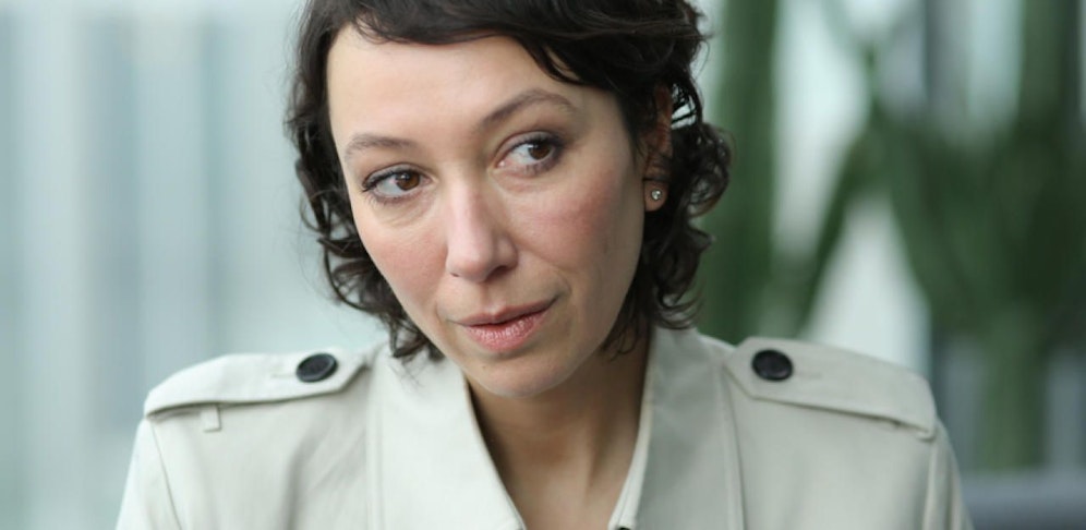 Ursula Strauss als Angelika Schnell