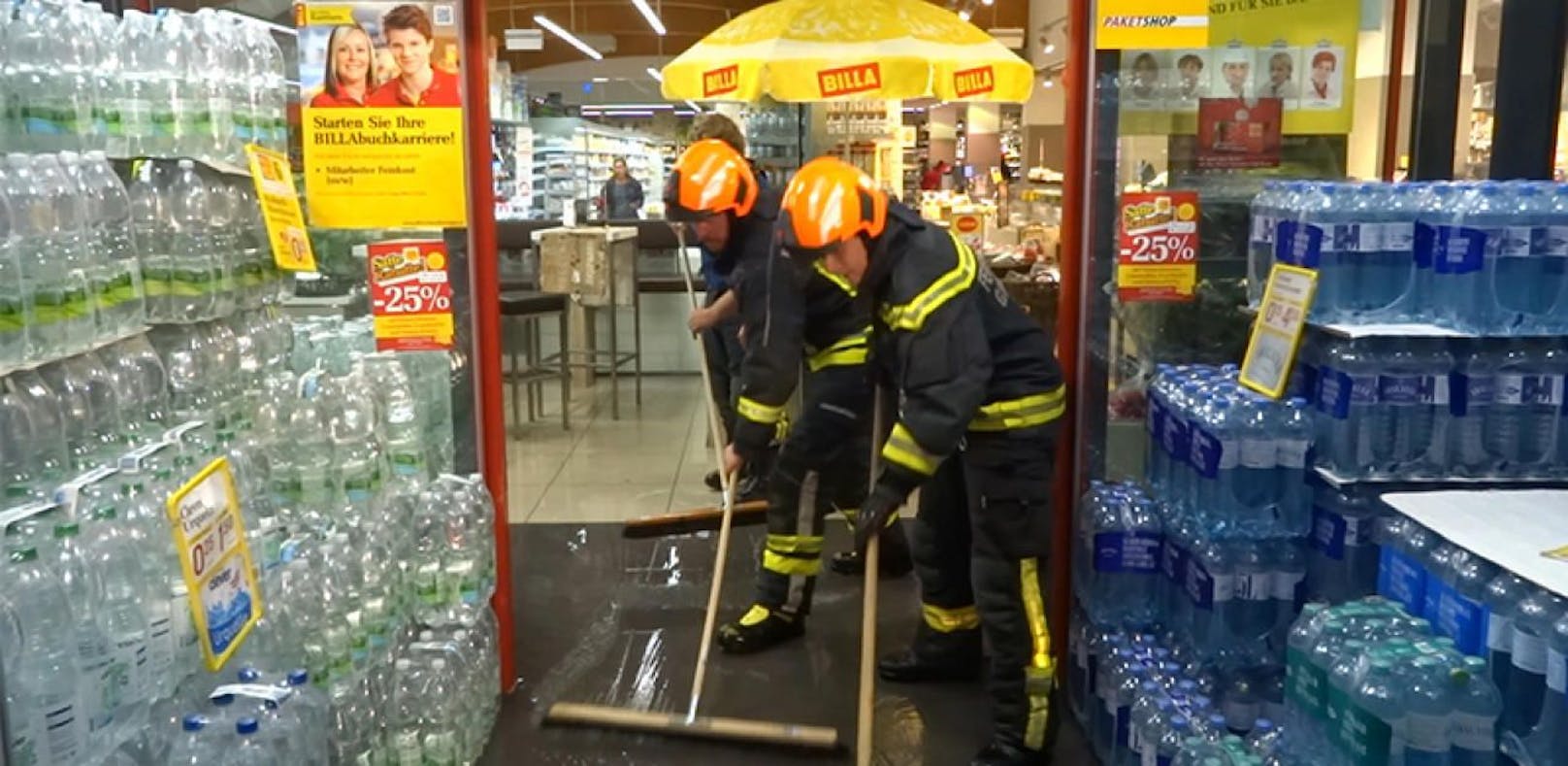 Unwetter überschwemmten Supermarkt in Liezen (BFV Liezen).