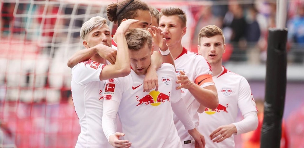 RB Leipzig jubelt über das 2:1 gegen Freiburg und den Einzug in die Champions League.