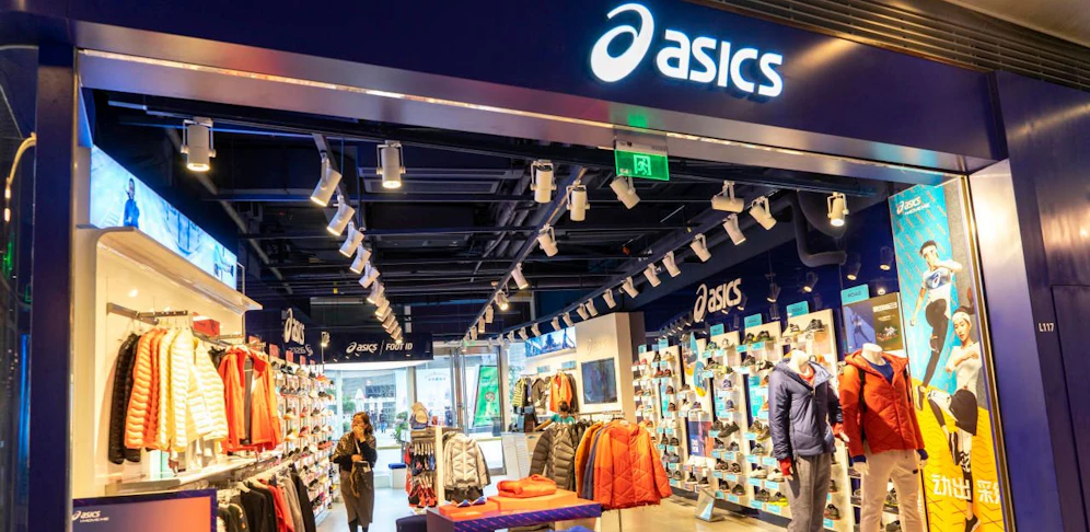 Im Schaufenster einer Filiale des Sportwarenhändlers Asics in Neuseeland war ein Porno zu sehen. 