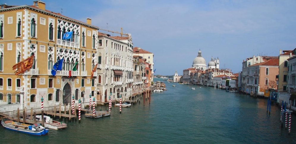Künftig sollen keine Kanus und Paddelboote mehr direkt am berühmten Markusplatz vorbei über den Kanal von Giudecca schippern.