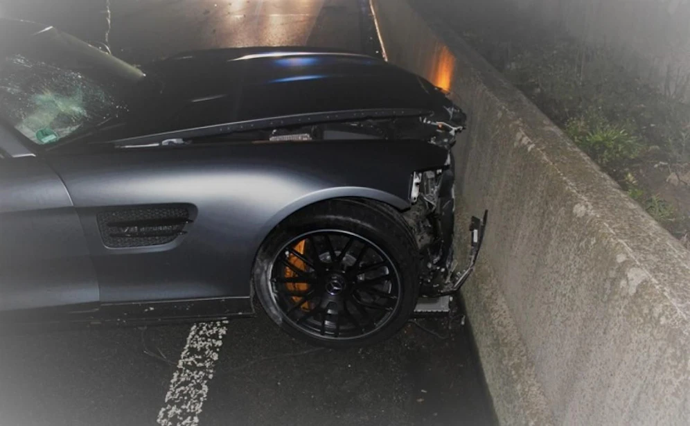 Der 18-Jährige fuhr den Mercedes AMG seines Vaters zu Schrott.