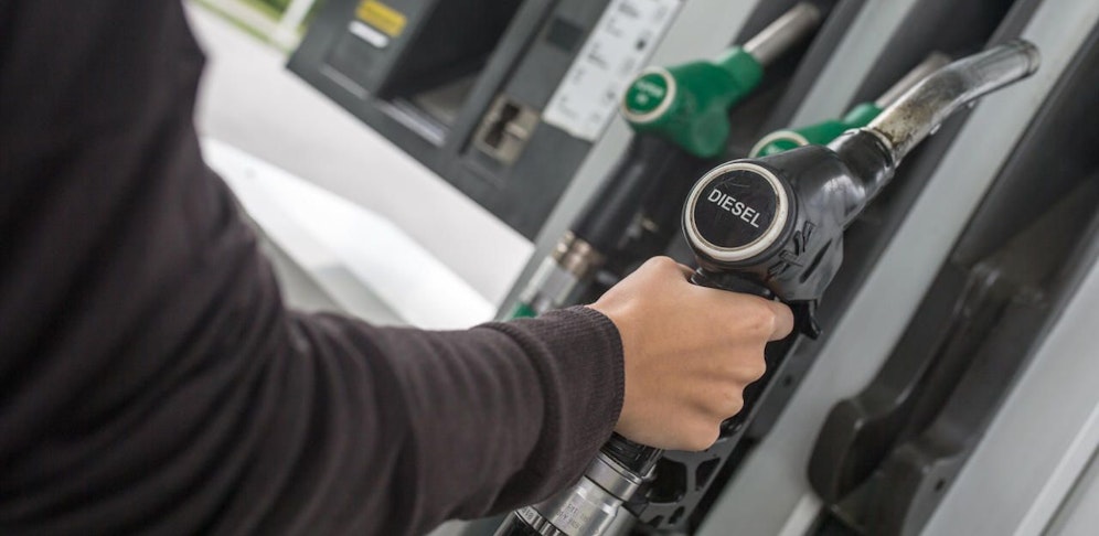 (Symbolbild) Zum Schulstart sind die Spritpreise angestiegen.