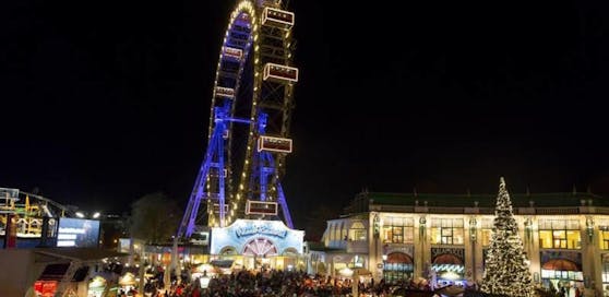 Weihnachtliche Stimmung vor dem Riesenrad.