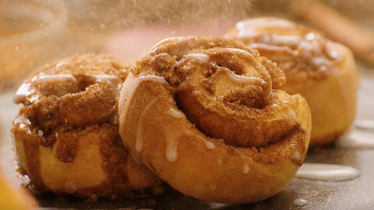 Heute.at - Kürbis-Zimtschnecken mit Goldstaub