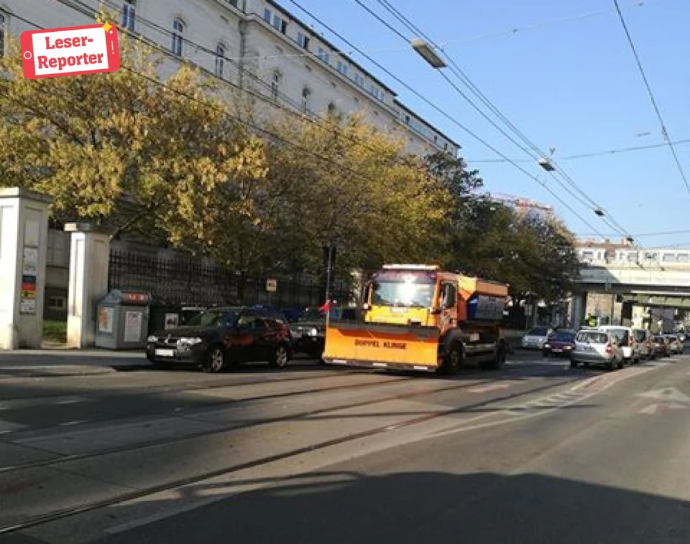 Dieser Schneepflug-Lenker geht auf Nummer sicher, denn der nächste Winter kommt bestimmt!