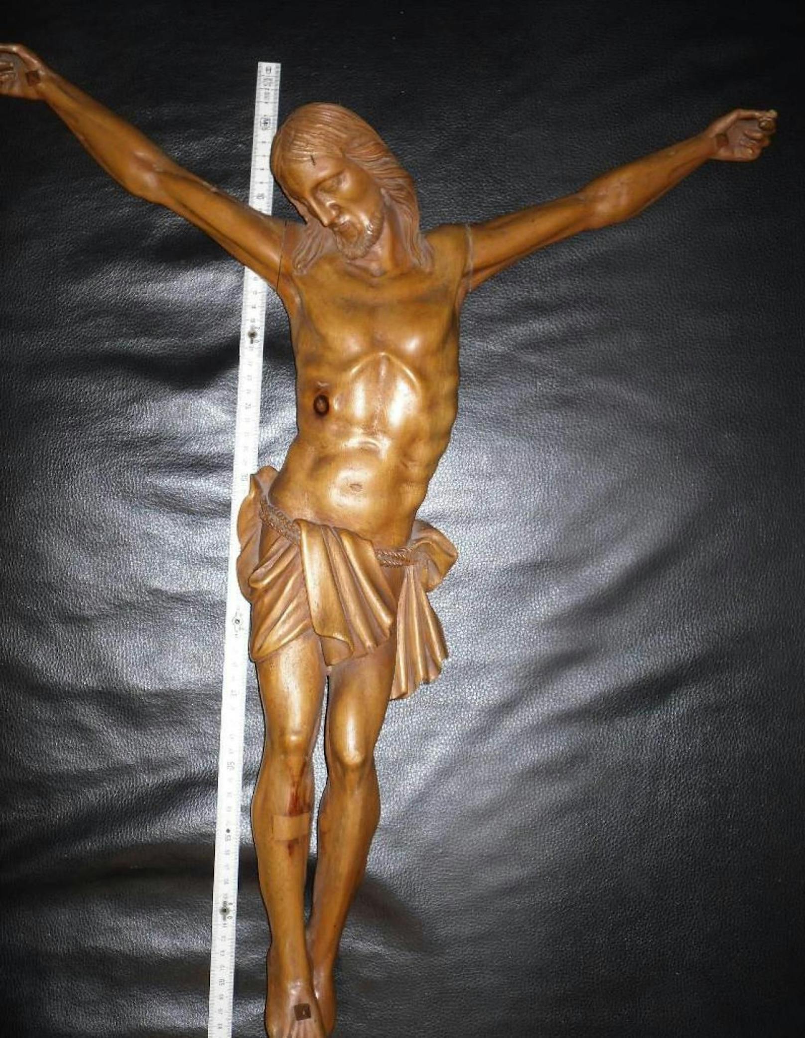 Diese Holzstatue, Teil eines Kruzifix', wurde am 13. November aus einer Kirche in Ottakring gestohlen.