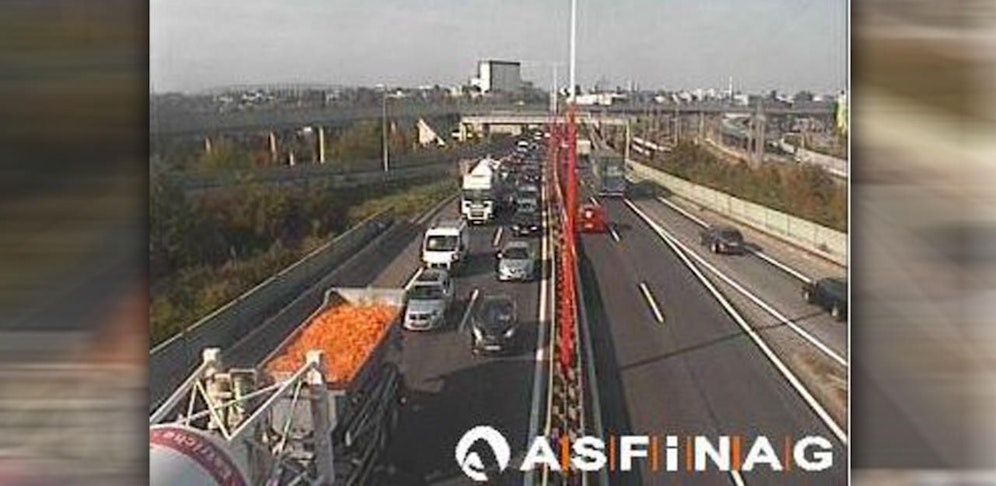 Auch auf der A23 geht es nur langsam voran.