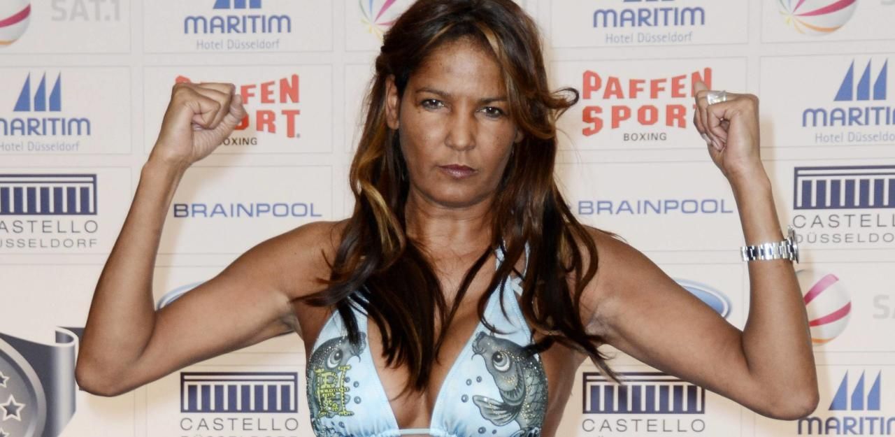 Heute.at - Naddel schenkt trotz Alk-Problem Glühwein aus