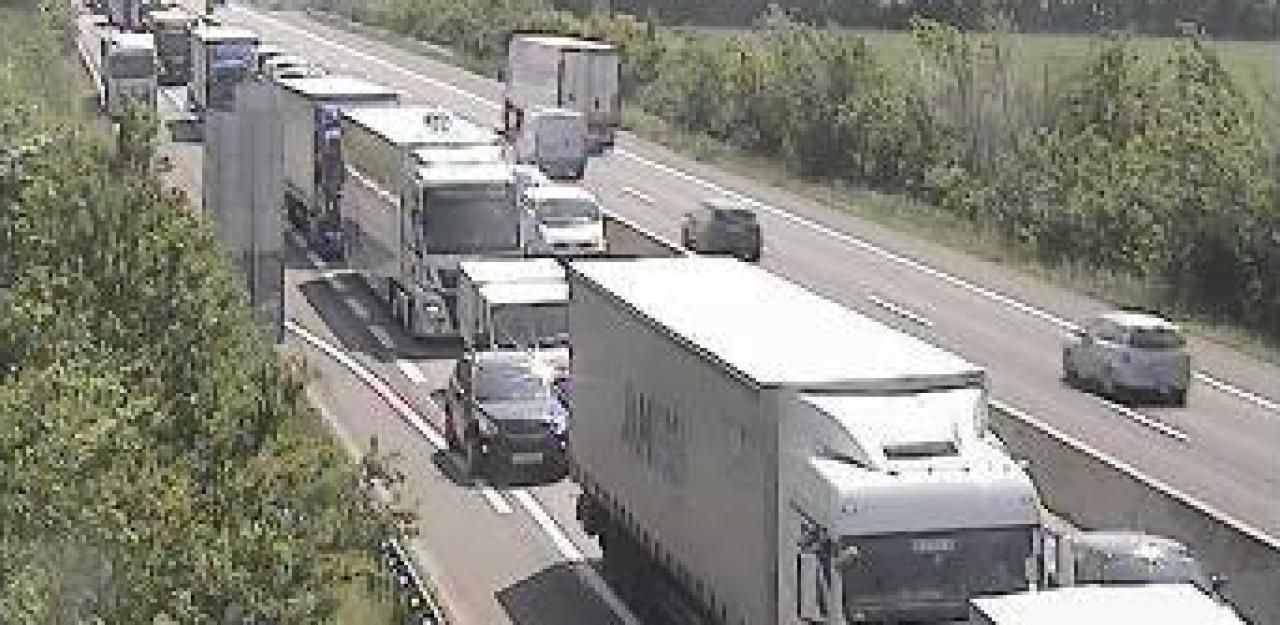 Heute.at - Zehn Kilometer Stau nach Unfall auf Ost Autobahn