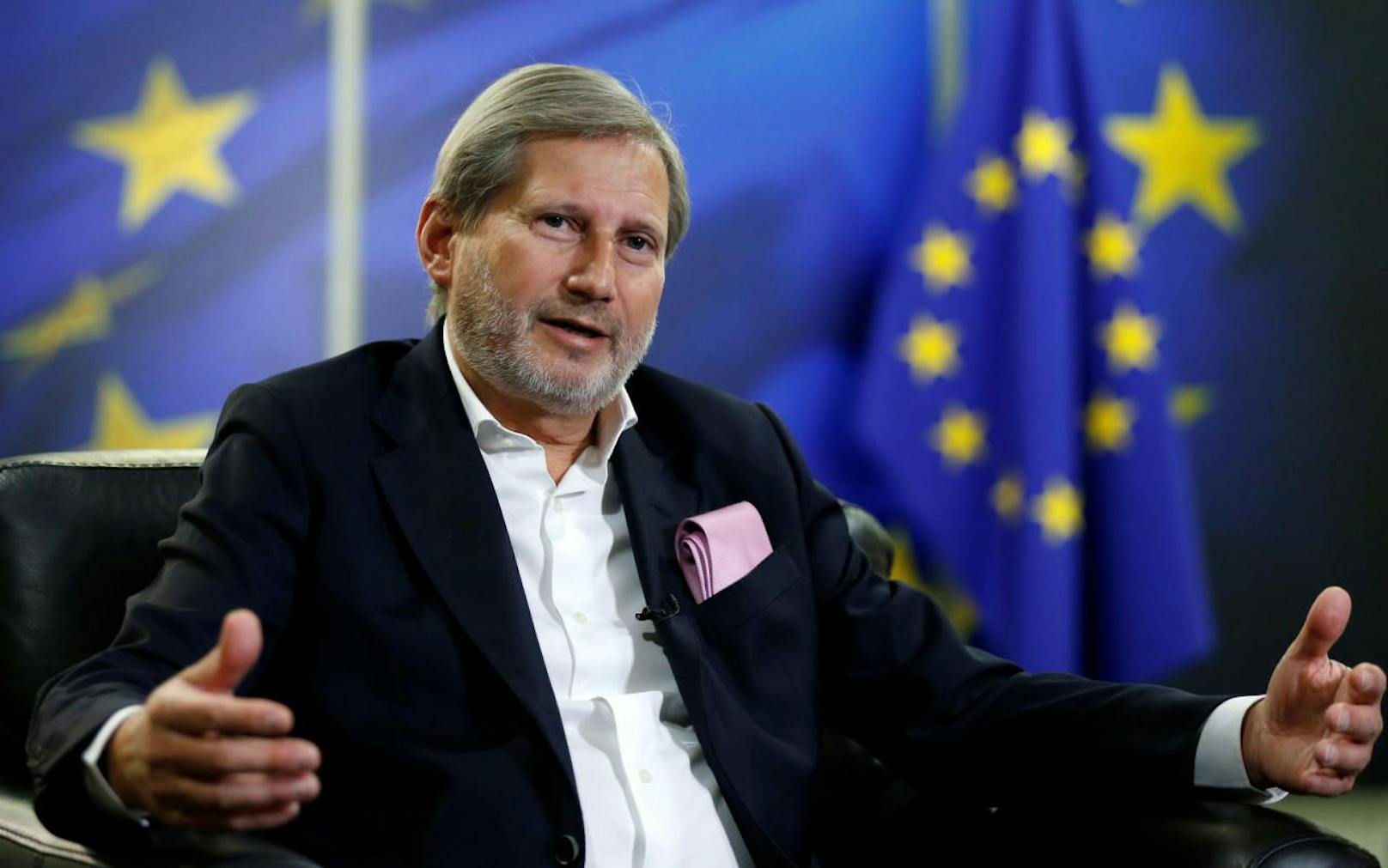 EU-Parlament: Hahn soll seine Aktien verkaufen