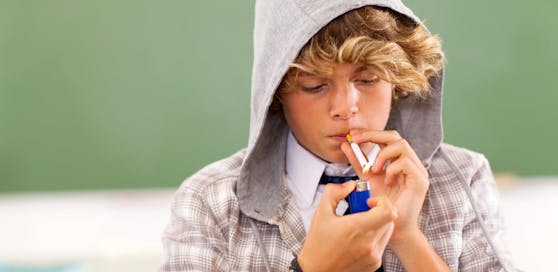 Rauchende Schüler wird es in Zukunft zumindest auf dem Schulgelände nicht mehr zu sehen geben.