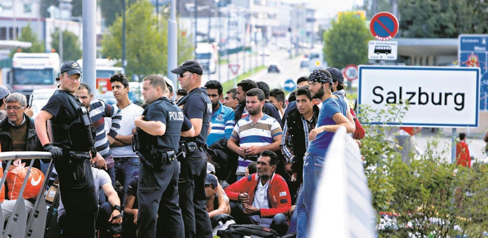 Immer noch wollen Tausende Menschen pro Tag über die österreichisch-deutsche Grenze. Das könnte jetzt schwieriger werden.