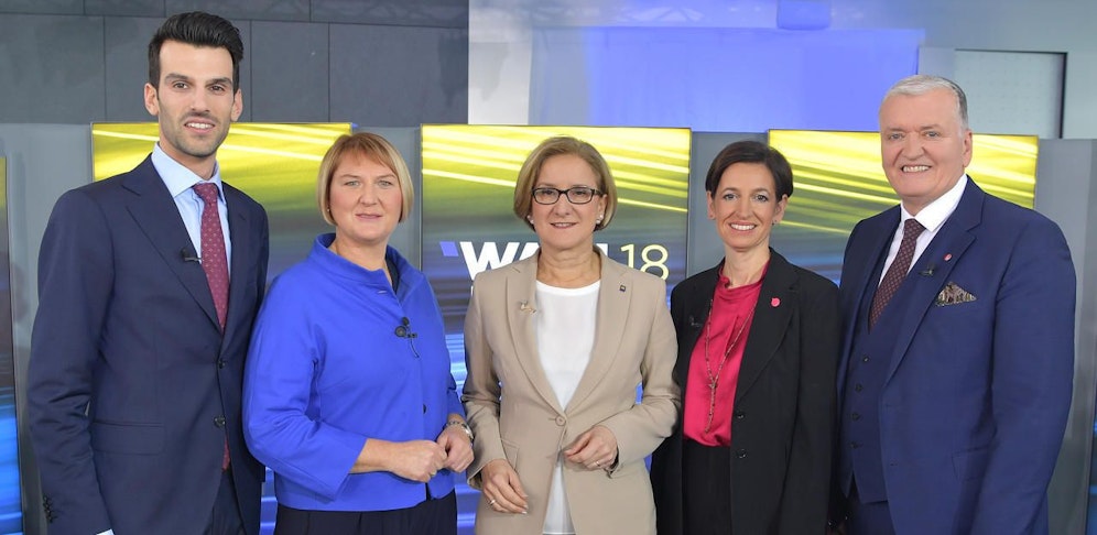 In der Diskussionsrunde gaben die "big five" (v.li.n.re. Udo Landbauer-FPÖ, Helga Krismer-Grüne, Johanna Mikl-Leitner-VP, Indra Collini-Neos und Franz Schnabl-SPÖ) die Ziele ihrer Parteien bekannt. 